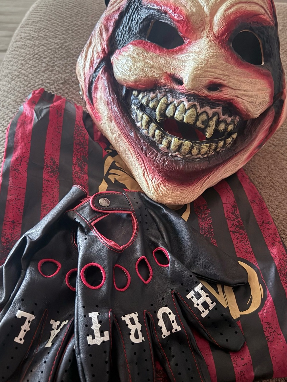 WWE Authentic Bray Wyatt The Fiend Deluxe Replica Mask Gloves Bag READ